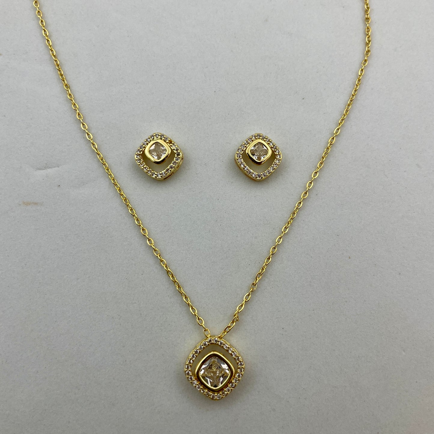 Gold plated pendant necklace set