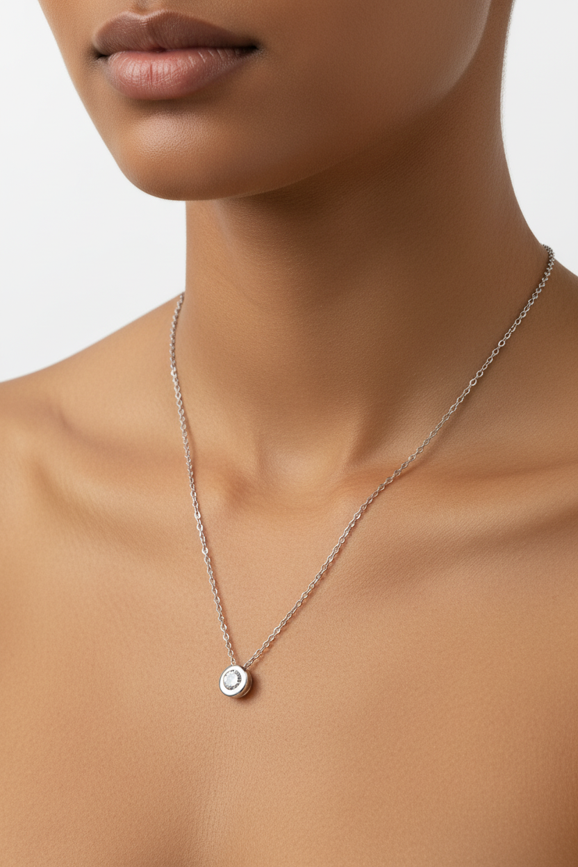 Solitaire pendant - model closeup